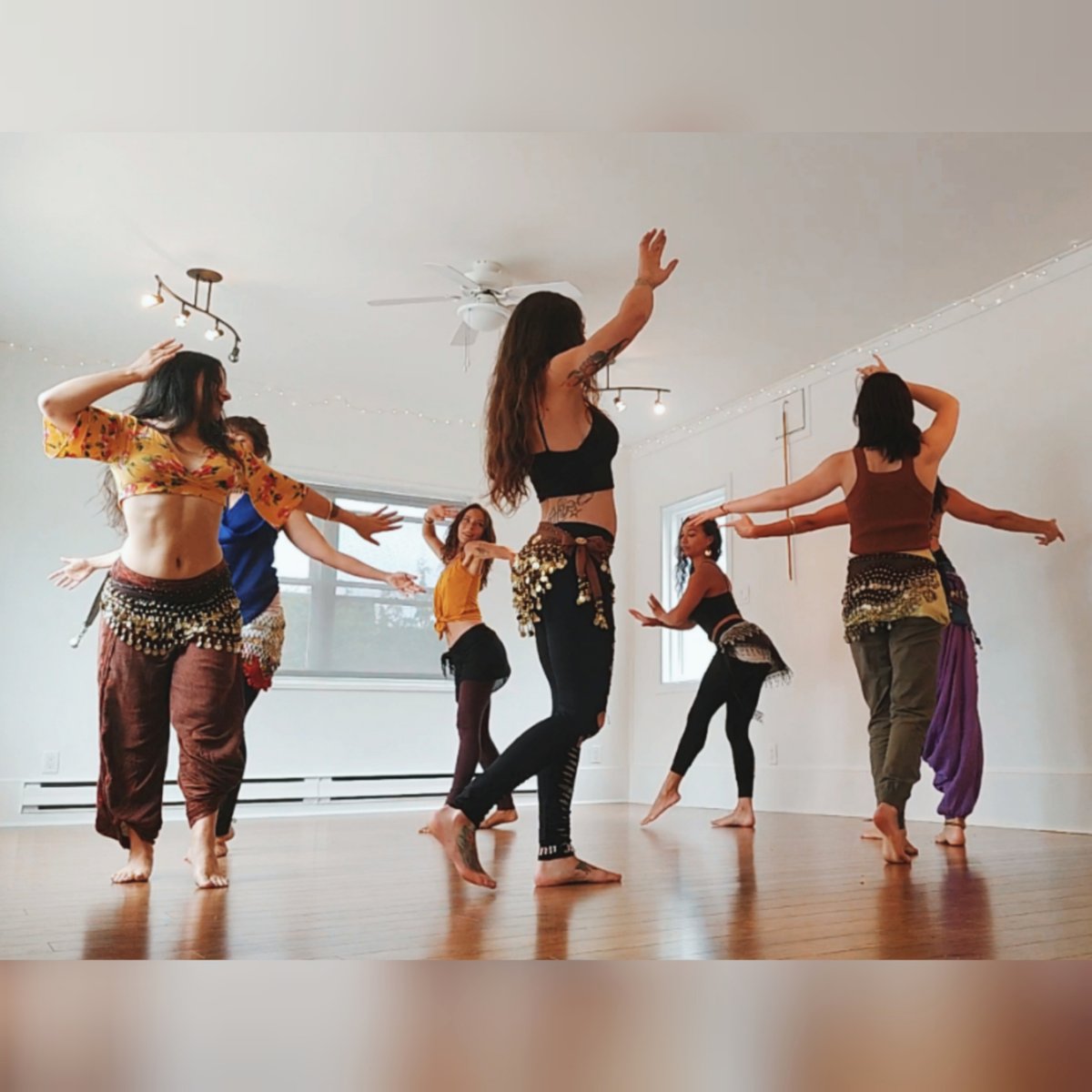 ♡ Une femme qui ressent sa beauté est un cadeau pour le monde entier! Ainsi, le baladi nous livre pas à pas à notre déesse intérieure et nous permet de l’exprimer dans la joie. ♡
Achetez vos billets ici : terraperma.ca/.../introducti…