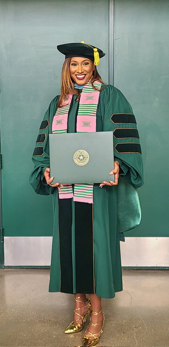 NikaHarrell's tweet photo. When you want to use research based practices to effectively implement Learning and Organizational Change in schools... you attend @BaylorEDDonline and receive the highest awarded degree in Education. Presenting Dr. U'Nika Harrell. #SicEm '21 @Baylor https://t.co/aNysNMVeZz