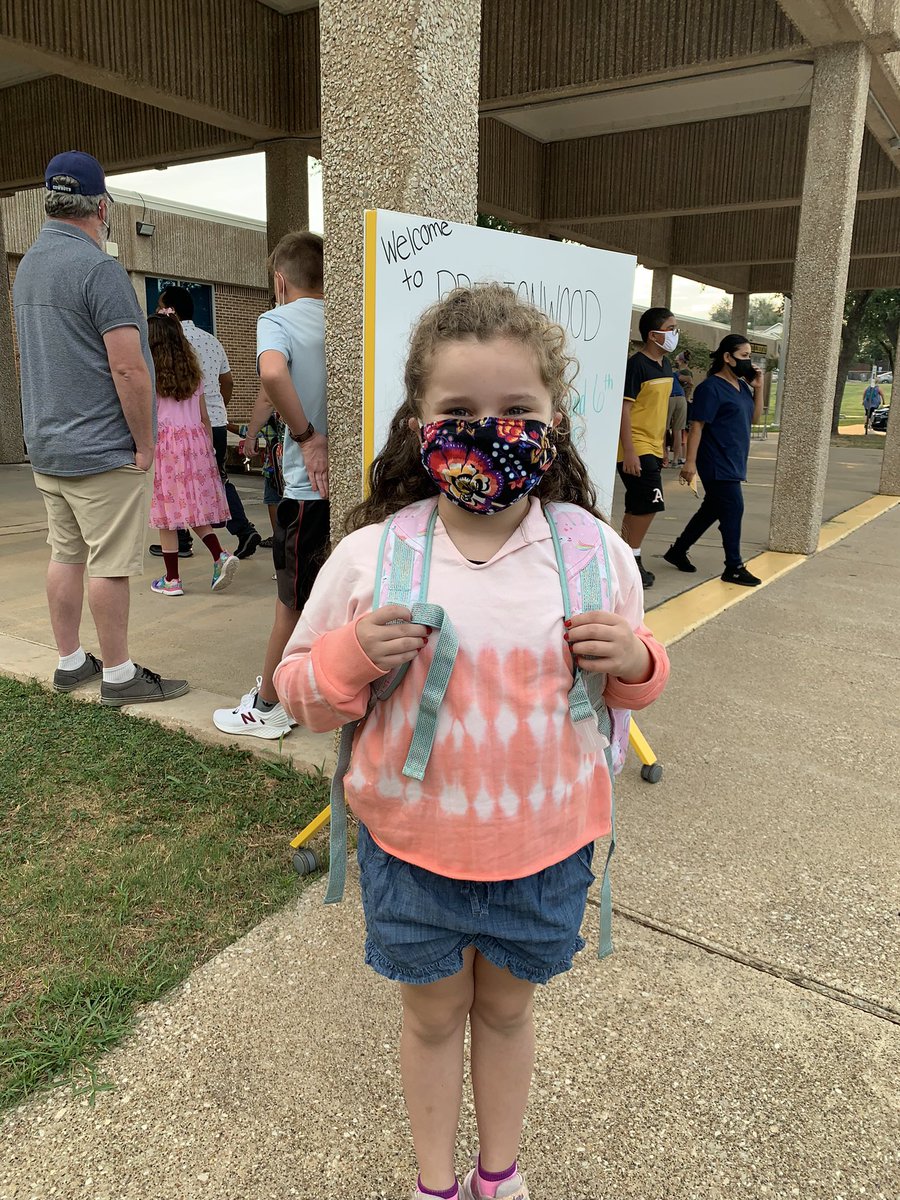 MrLopezRISD's tweet photo. Happy first day to all of our kiddos. My angel is now a second grader. #imnotcrying #yourcrying #zipit https://t.co/7kGJDo3qDt