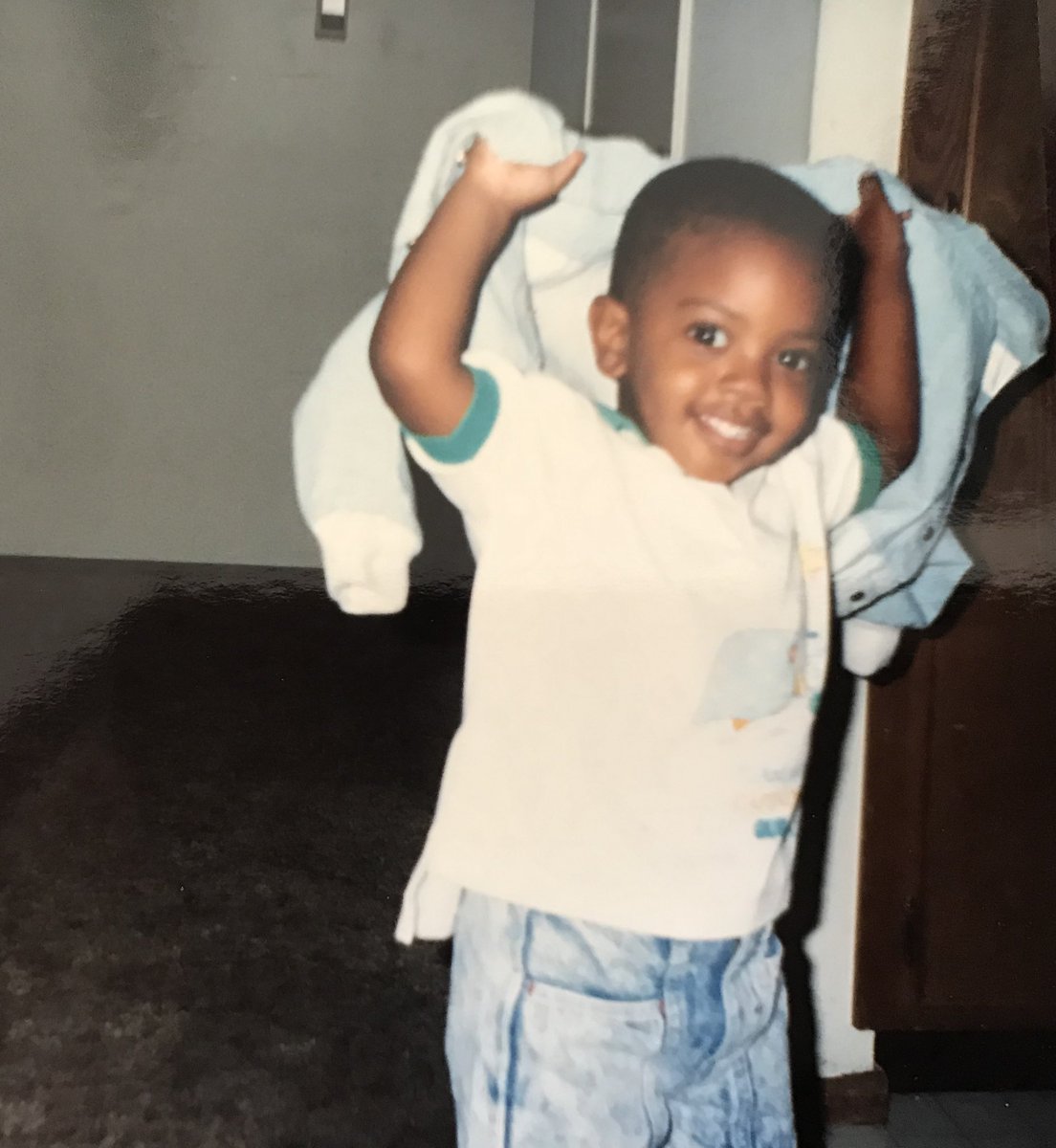 DAMwrite89's tweet photo. Post a 90s photo of yourself without comment or context https://t.co/VxKKEvxZYj