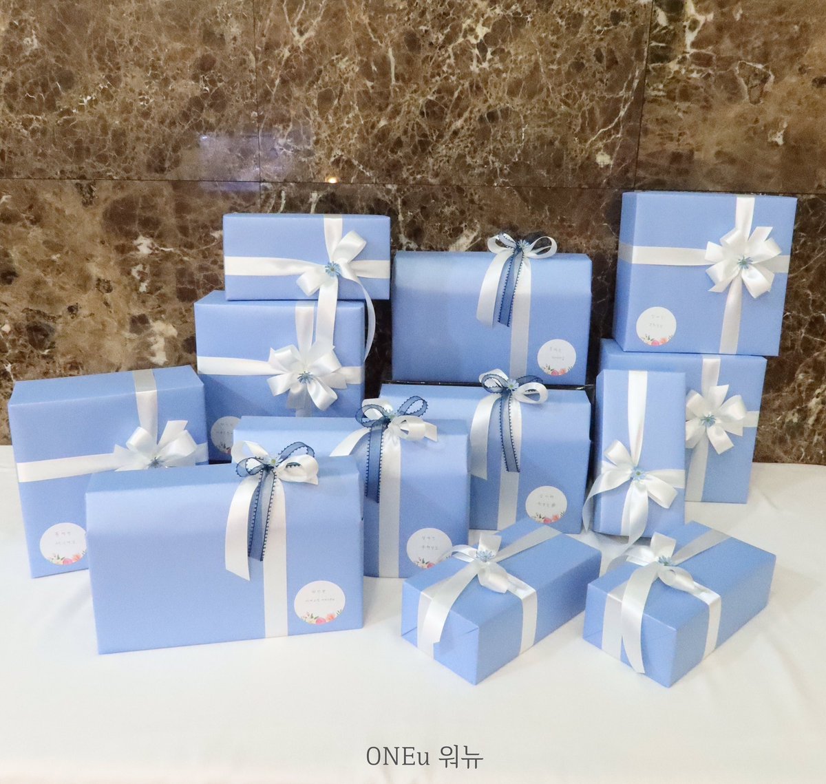 fineoneu_'s tweet photo. 권주팀 선물 전체
&amp;
이하나 배우, 권주팀 선물 전체 인증샷 https://t.co/JQ2LQeGnx9