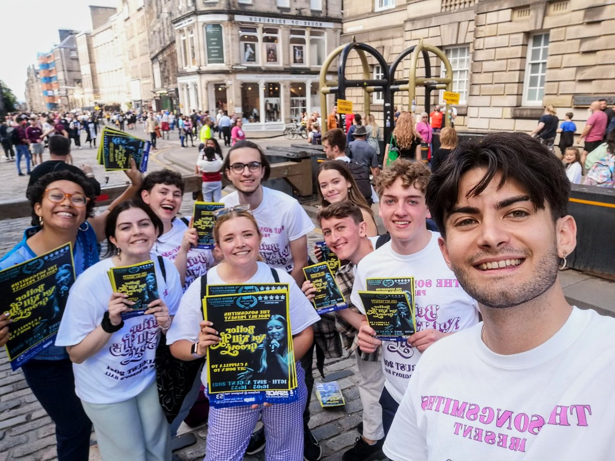 We've loved flyering and meeting you all on the Royal Mile today! Looking like it's gonna be another full house this afternoon, last couple still available!
#edinburghfringe #acappella #betternotkillthegroove #bnktg