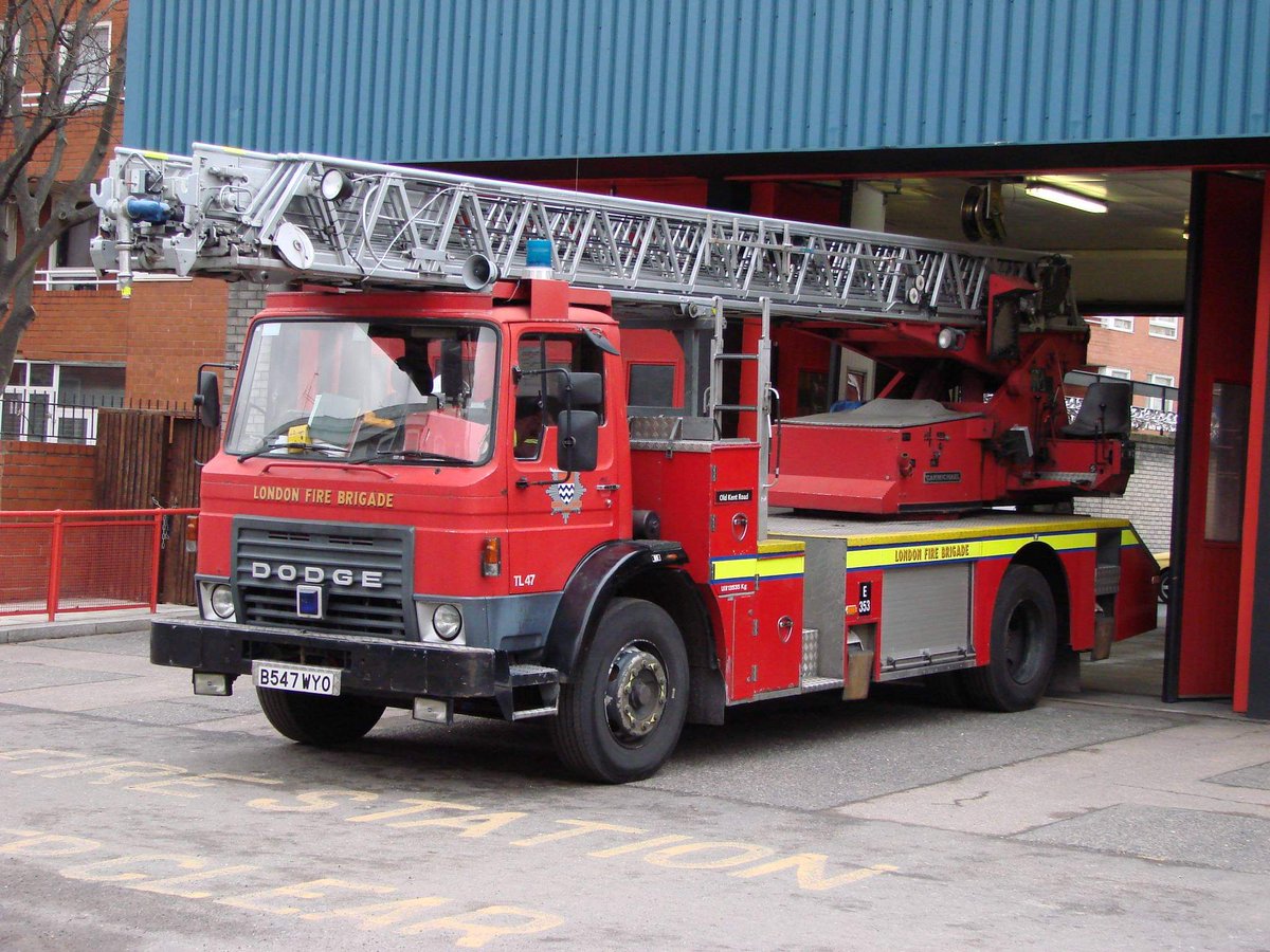 fireenguk's tweet photo. Glad to see my website has had almost half a million views so far this year!Again like last year @LondonFire appliances seem to be the most popular viewed with these 2 appliances getting the most views!TL47 seen at Old Kent Road many years back and TL59 the current TL at Dagenham https://t.co/IKrJR84qag