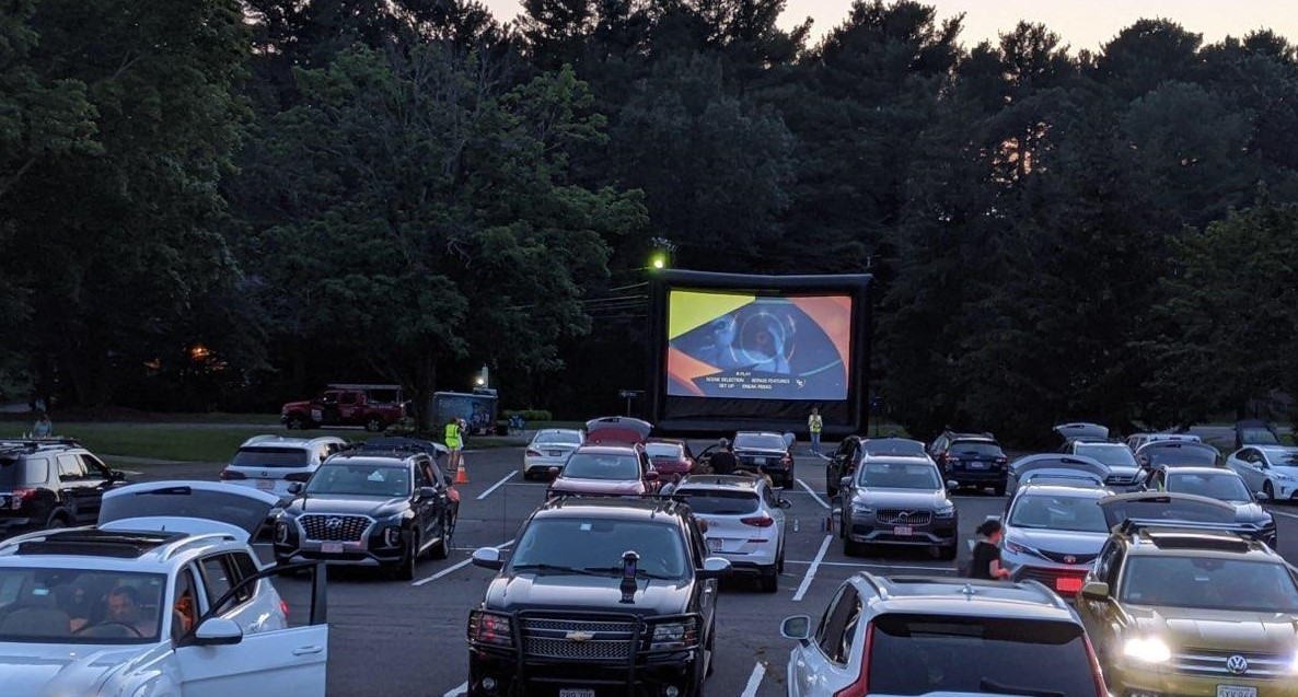 FriendsGoodnow's tweet image. 🤩😍😄📚🍦 Thanks for coming to The Friends Flicks-In-Cars Under the Stars. We are so grateful for the generous support from The Frank and Stella Ricciardi Charitable Trust, supporters of the Friends of the Goodnow Library &amp;amp; StAnselm ChurchSudbury to make this event possible.