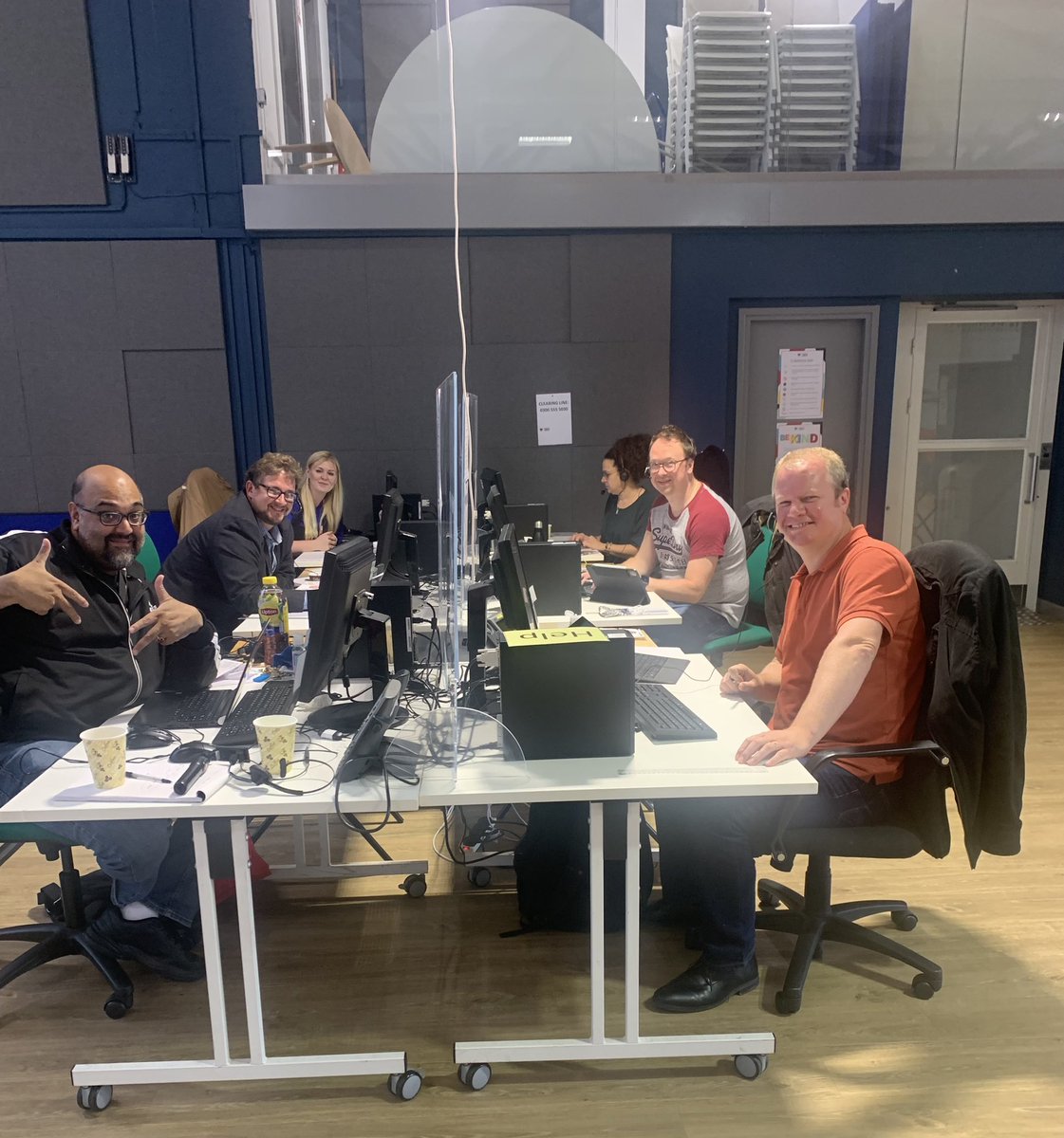 tlb270790's tweet photo. Team SBS in the clearing hub today! Lovely to be on campus and speaking to lots of new applicants! @salfordbizsch #SBS #Salforduni https://t.co/6BNoj3r6i3