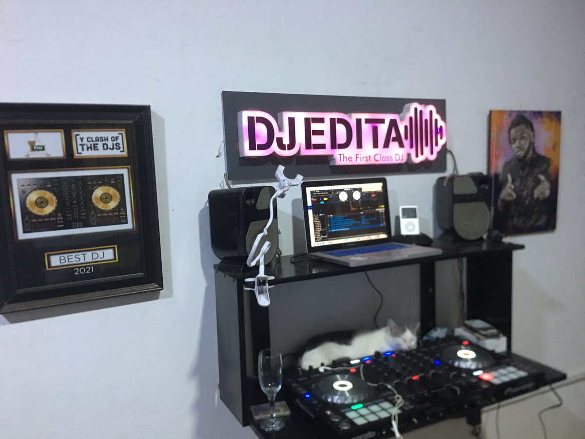 The1stClassFam's tweet image. StuDio Set ✨✨ 
Anticipate Greatness From this Side✨✨✨
Fresh Routine Drops this Weekend 💥
Trust me u gonna Love it🔥
#TheFirstClassDj
#DjEdita