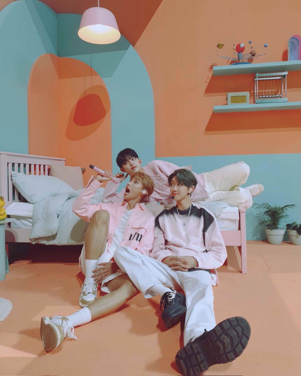 Seventeen_FR's tweet photo. Ξ TWITTER Ξ 210810 - Tweet de #DK

✔ Coulisses de Oh My! 🙂 https://t.co/oNylDZA9S3