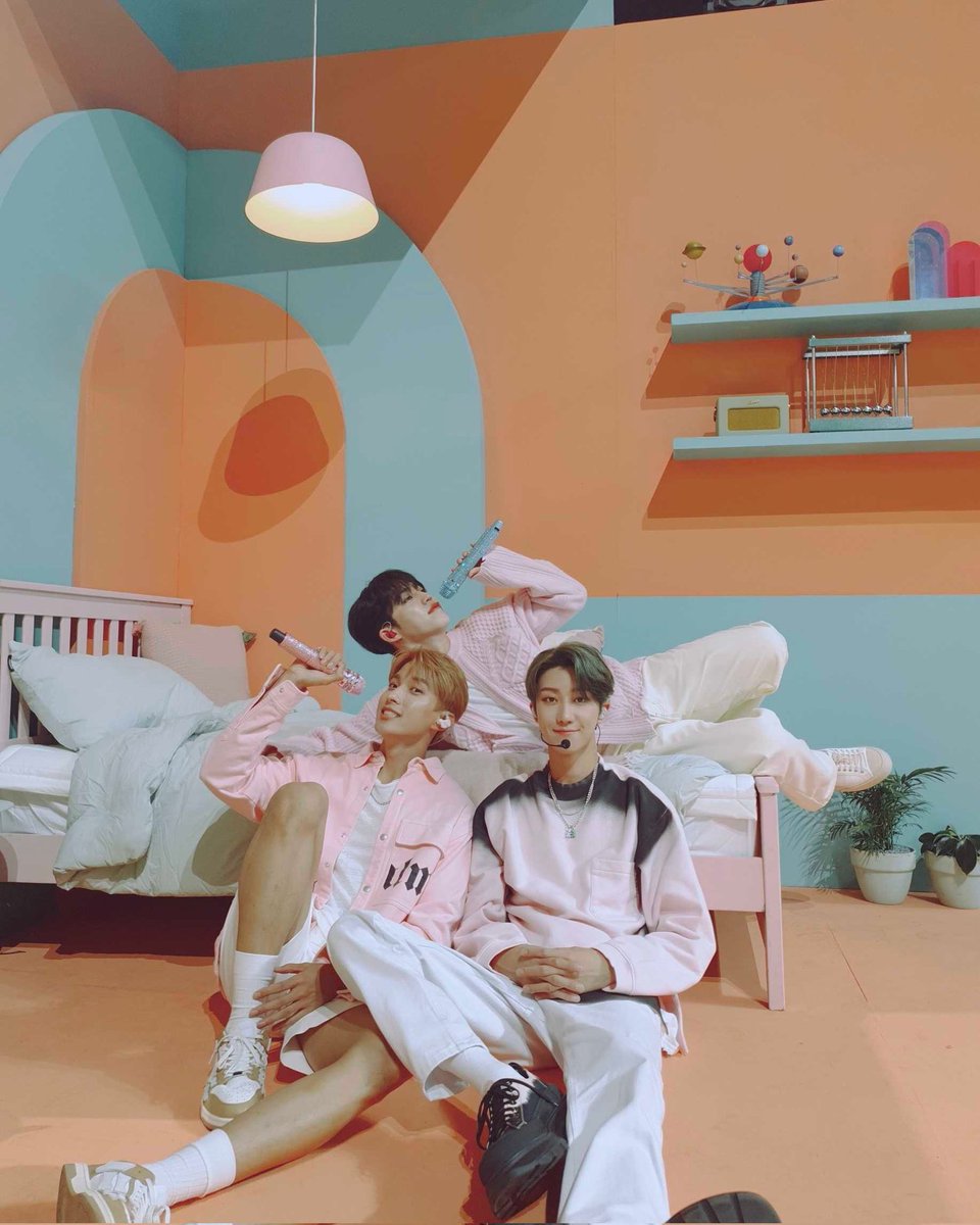 Seventeen_FR's tweet photo. Ξ TWITTER Ξ 210810 - Tweet de #DK

✔ Coulisses de Oh My! 🙂 https://t.co/oNylDZA9S3