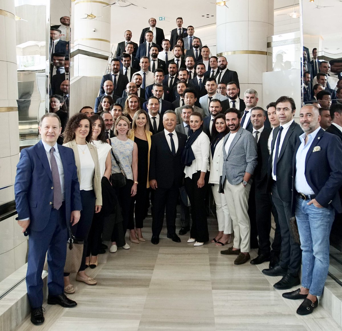 ismail_gulle's tweet photo. #GençTİM’de ihracatımızı, gençliğin dinamizmi ve heyecanıyla buluşturacağız. 
İhracat ailemize ve ülkemize hayırlı olsun. 
#İhracatGençlerleYükseliyor🇹🇷 https://t.co/wAyzTk4vtD