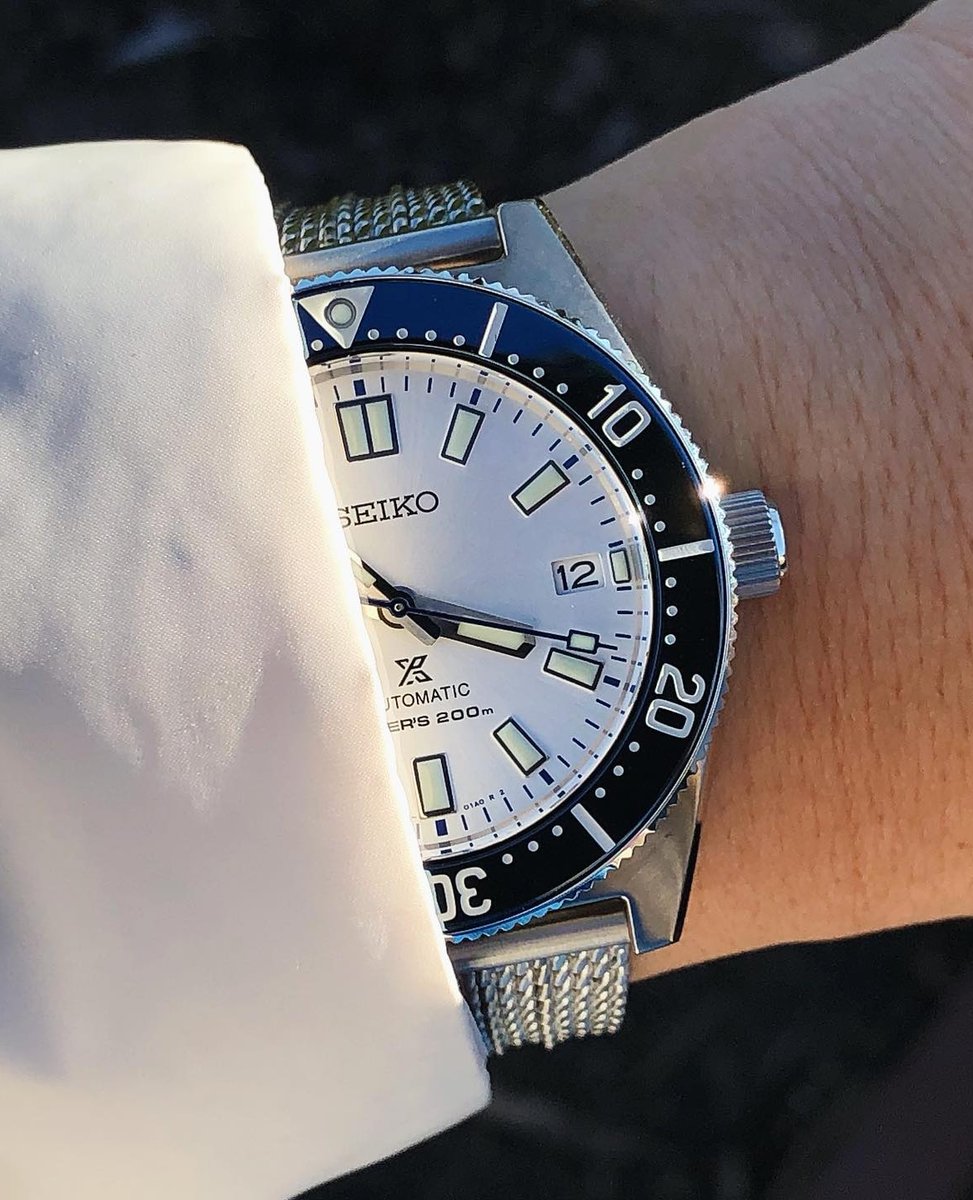 Strapcode's tweet photo. #📷 @complicatedthymes 👈 Thanks! #Repost #strapcodefeaturing⁠ ⌚Band ref : https://t.co/BOfP7Xo4rx #strapcodewatchbands

Happy #halfwatchtuesday folks!
#meshband #watchbands https://t.co/RAAKCZ4VAp https://t.co/CvQbMFsR1F