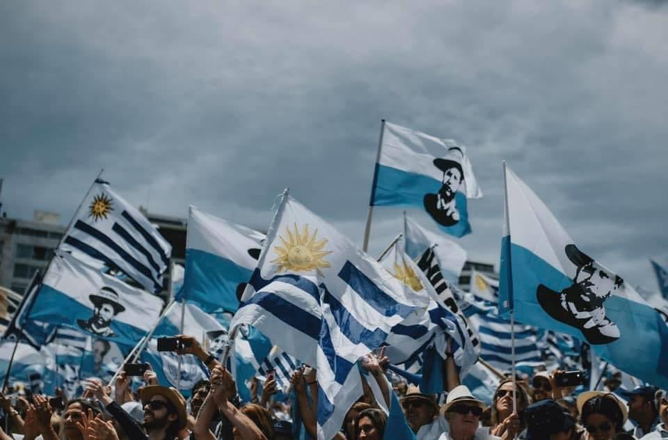 “Partido de hondas tradiciones y renovados horizontes, tan rico en tragedias como en canciones, generoso hasta la desmesura en sus afectos y ennoviado desde siempre con la libertad”
185 años de cerno, compromiso y llano.
¡Vivan los blancos carajo!