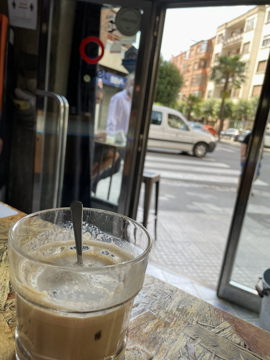OndaRojilla's tweet photo. ☕️ Tomando café donde los amigos de Daily Planet, esperando algún fichaje del @CDMirandes
¿Tendremos noticias hoy?
#DailyPlanet #OndaRojilla #Mirandés #LigaSamrtBank https://t.co/5Ip9PKN8VW