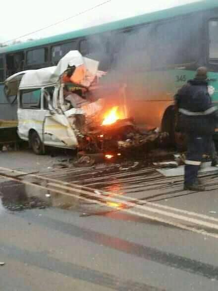 inanda884fm's tweet photo. iSantaco isikuqinisekisile ukuthi ushonile umshayeli wetekisi ebelisuka edolobheni laseRichardsbay libheke eNseleni namuhla ekuseni labandakanyeka engozini nebhasi ebelithwele izisebenzi maqede kwagqamuka amalangabi!
#Newsdesk884 #KeepingYouInformed #InformativeAndPrecise https://t.co/IwPbV13ThG