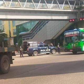 Today around 3pm, SAC thugs block the road to #NarNatTaw bridge and inspected the cars and ppl. They stopped a car from #KyiMyinDine and 2 people inside the car were beaten and abducted by SAC thugs for unknown reasons.They opened the roads around3:30pm. 
#WhatsHappeningInMyanmar
