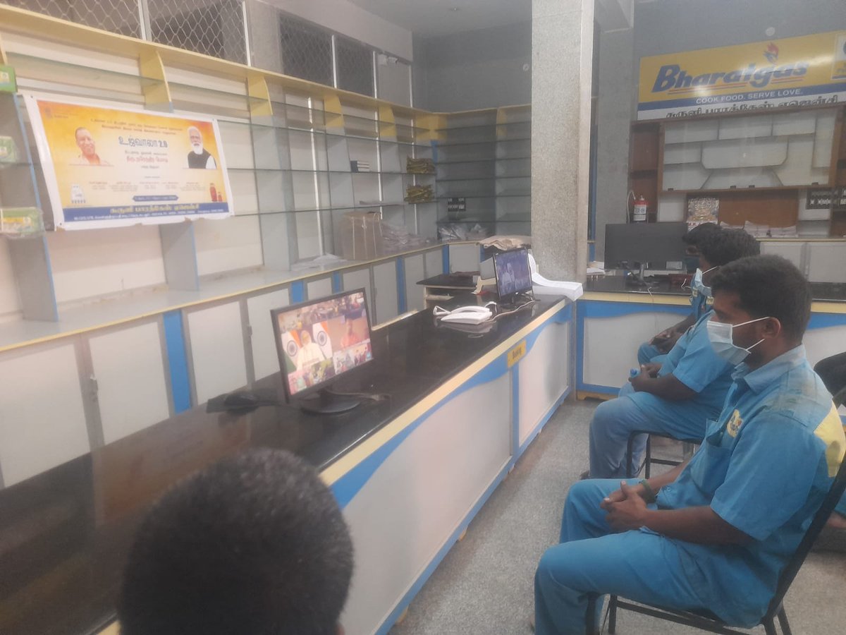 Bharatgas_Tuticorin (@bpcltuticorin) on Twitter photo #OneCroreMore Live Telecast PMUY 2.0 launch today at various distributorships of Tuticorin Territory For release of additional 1.0 Crore free gas connections across India
#PMUjjwala2 
<a href="/BPCLLPG/">Bharat Petroleum LPG</a> <a href="/BPCLimited/">Bharat Petroleum</a> <a href="/s_dhanapal/">S.Dhanapal_BPCL</a> <a href="/Santosh72087448/">Santosh Kumar</a> <a href="/BPCLSRLPG/">Bharatgas_south</a> <a href="/bharatgastnp/">BPCL Rasayani LPG</a> #OneCroreMore Live Telecast PMUY 2.0 launch today at various distributorships of Tuticorin Territory For release of additional 1.0 Crore free gas connections across India
#PMUjjwala2 
<a href="/BPCLLPG/">Bharat Petroleum LPG</a> <a href="/BPCLimited/">Bharat Petroleum</a> <a href="/s_dhanapal/">S.Dhanapal_BPCL</a> <a href="/Santosh72087448/">Santosh Kumar</a> <a href="/BPCLSRLPG/">Bharatgas_south</a> <a href="/bharatgastnp/">BPCL Rasayani LPG</a>