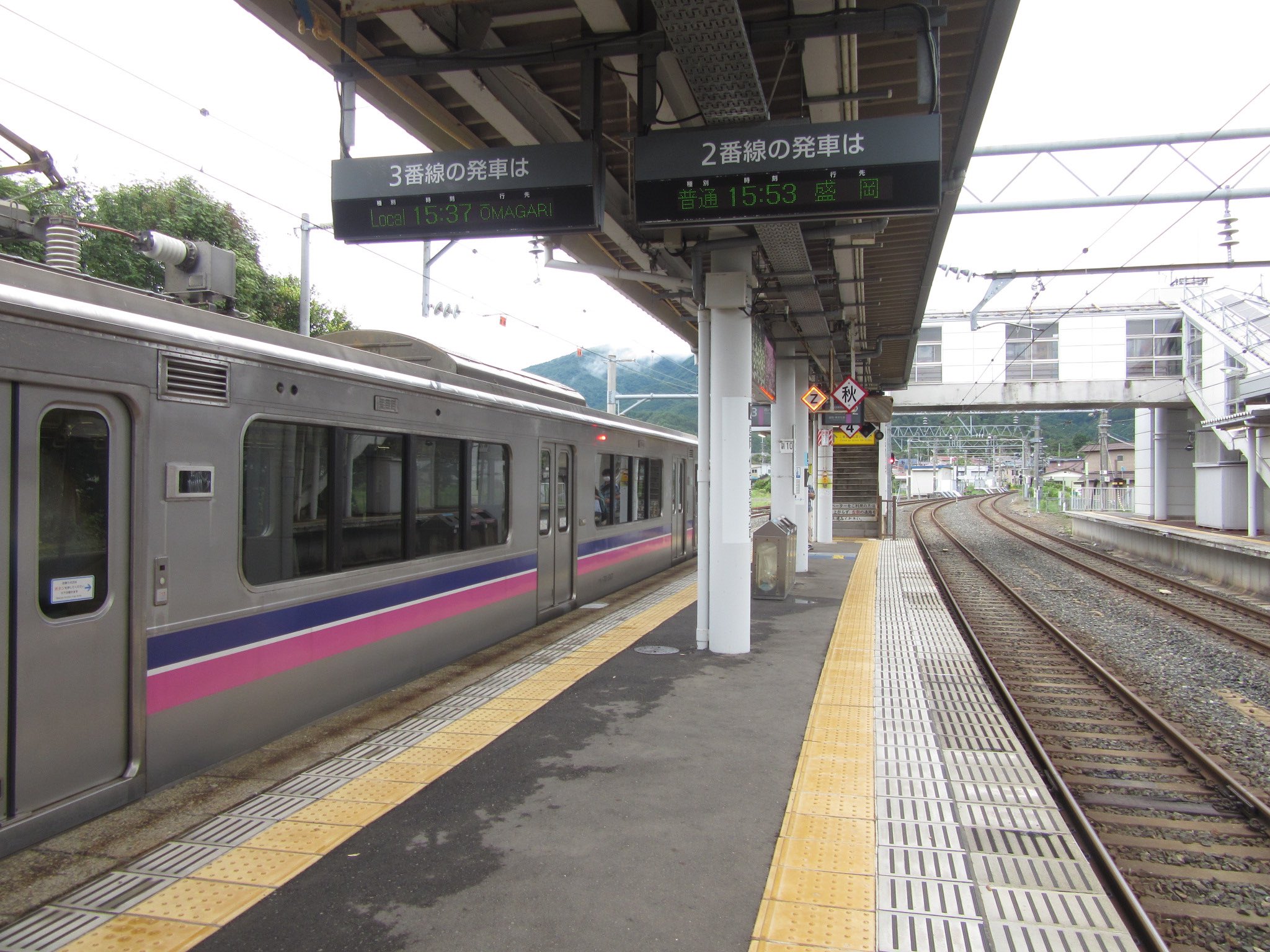 Yoshi Jr東日本 田沢湖駅 ホームの発車標 一部3色のフリした方の筐体も設置されてた T Co Xo7ncnbnkf Twitter