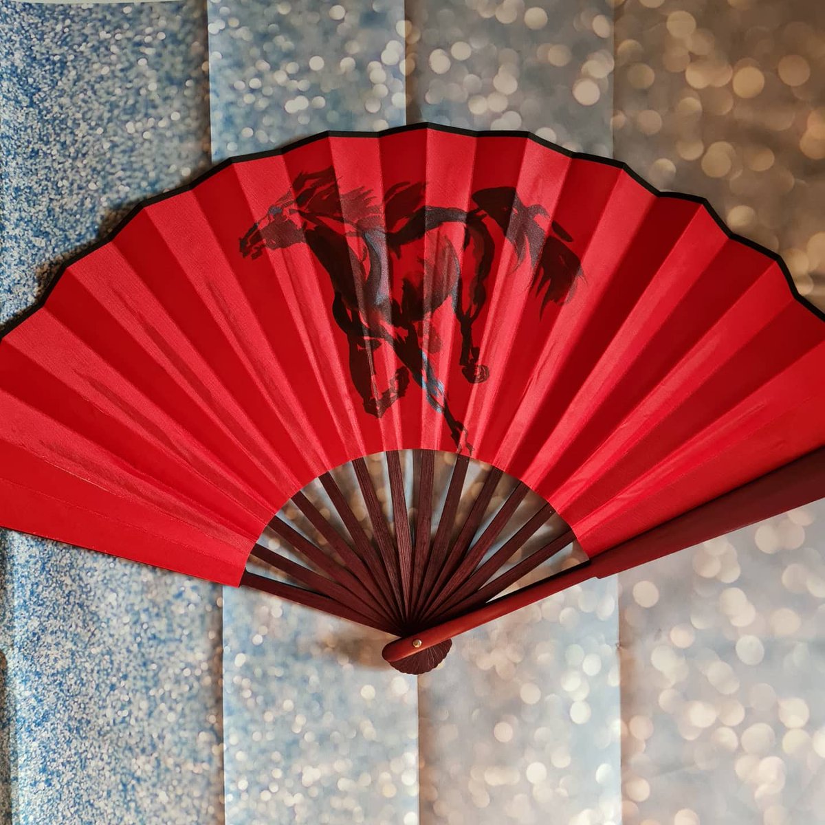 Turul_madar's tweet photo. Megrajzoltam a selyem legyezőkön. Új próba...🎨 Mai "gyűjtemény".🤣🤣🤣😅😅😅

#art #artwork #traditionalart #chinastyle #japanstyle #fan #legyező #watercolor #painting🎨 #painting #え#扇 #おうき https://t.co/1oDT5akxSI