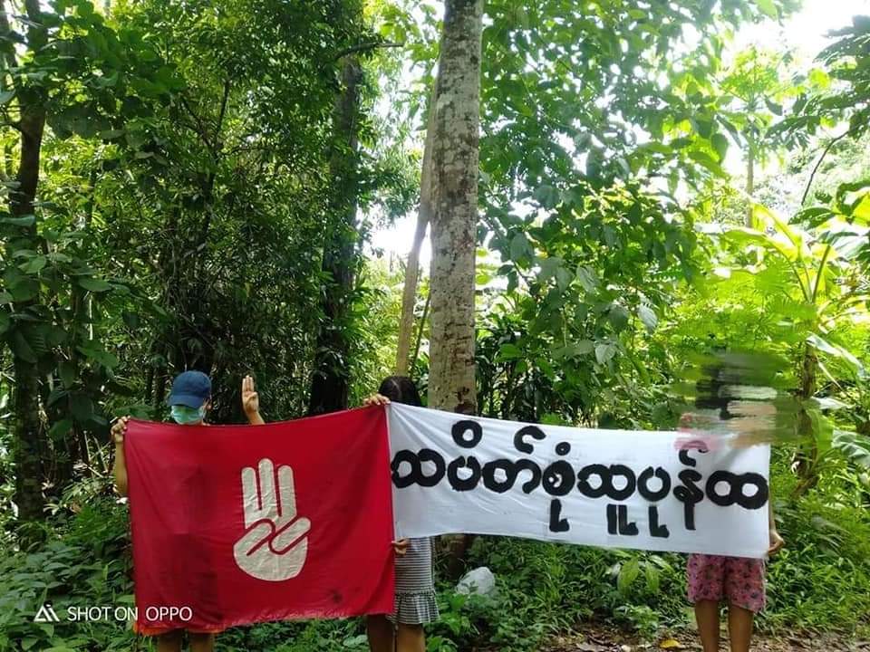 Urging the people of mainland and hilly regions to be in unity , protesters from #AukYayPhyu village , Longlone township , held a guerilla strike .
LEGALIZATION OF NUG
#Aug10Coup #WhatsHappeningInMyanmar