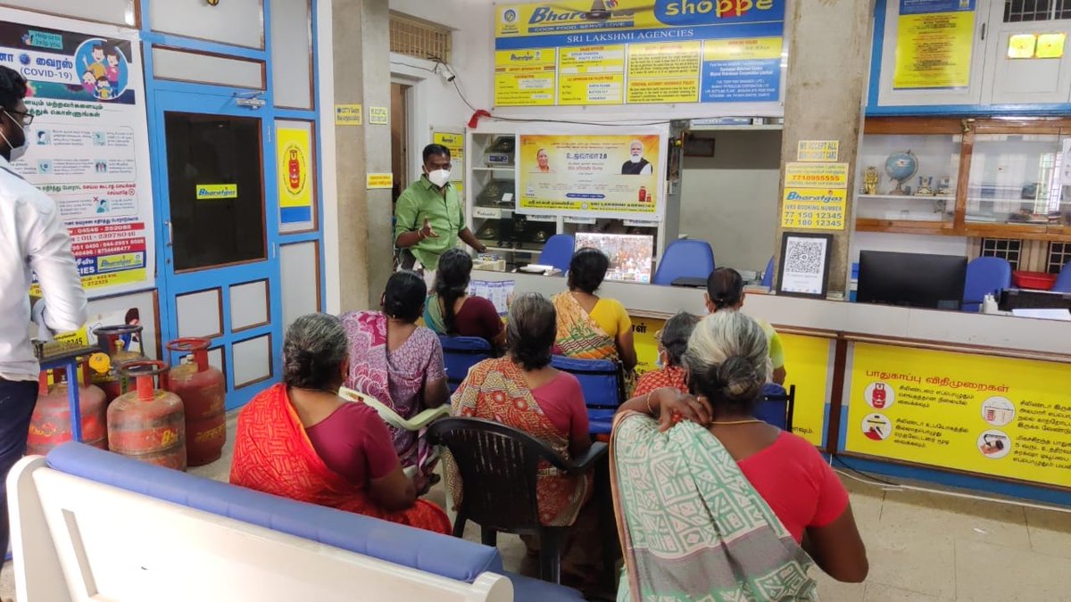 Bharatgas_Tuticorin (@bpcltuticorin) on Twitter photo #OneCroreMore Live Telecast PMUY 2.0 launch today at various distributorships of Tuticorin Territory For release of additional 1.0 Crore free gas connections across India
#PMUjjwala2 
<a href="/BPCLLPG/">Bharat Petroleum LPG</a> <a href="/BPCLimited/">Bharat Petroleum</a> <a href="/s_dhanapal/">S.Dhanapal_BPCL</a> <a href="/Santosh72087448/">Santosh Kumar</a> <a href="/BPCLSRLPG/">Bharatgas_south</a> <a href="/bharatgastnp/">BPCL Rasayani LPG</a> #OneCroreMore Live Telecast PMUY 2.0 launch today at various distributorships of Tuticorin Territory For release of additional 1.0 Crore free gas connections across India
#PMUjjwala2 
<a href="/BPCLLPG/">Bharat Petroleum LPG</a> <a href="/BPCLimited/">Bharat Petroleum</a> <a href="/s_dhanapal/">S.Dhanapal_BPCL</a> <a href="/Santosh72087448/">Santosh Kumar</a> <a href="/BPCLSRLPG/">Bharatgas_south</a> <a href="/bharatgastnp/">BPCL Rasayani LPG</a>