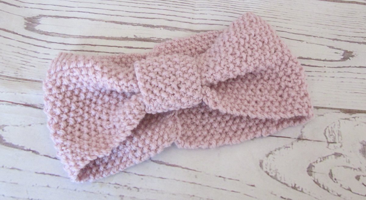TropicClaraLou's tweet photo. This beautiful soft pink headband will add glamour to any walk! #elevenseshour #MHHSBD 
https://t.co/JXVj8oSuWa https://t.co/CsY0gU99kJ