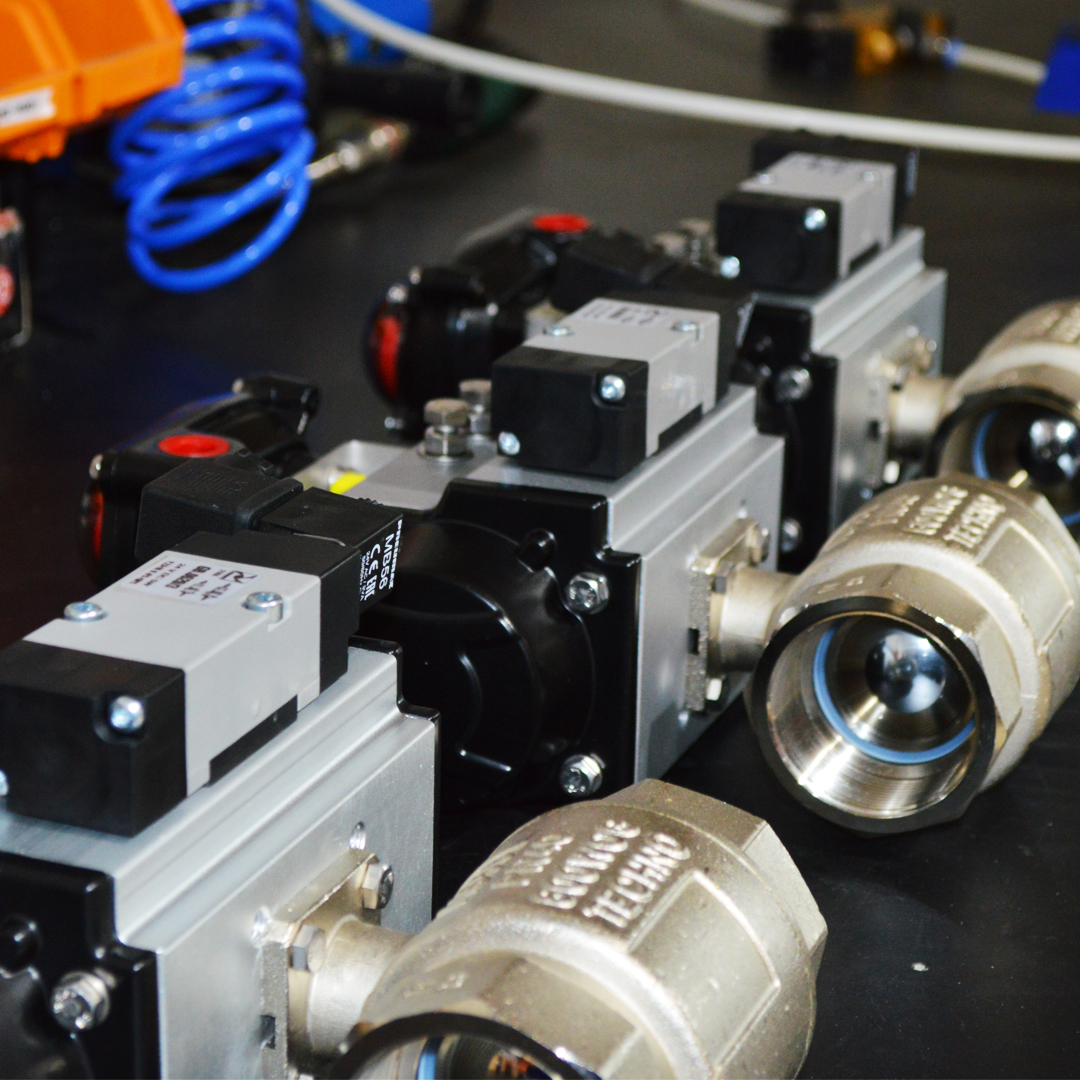 valvesonlineuk's tweet photo. #WRASApproved #BallValves with #PneumaticActuators, #PilotSolenoids and #Switchboxes
Order and configure your #valves on our #ValvesOnline website using our configurator.
Try for yourself today - https://t.co/gDukO0n5En
https://t.co/PwHv4Fj5jL https://t.co/f5Wlq69oX4