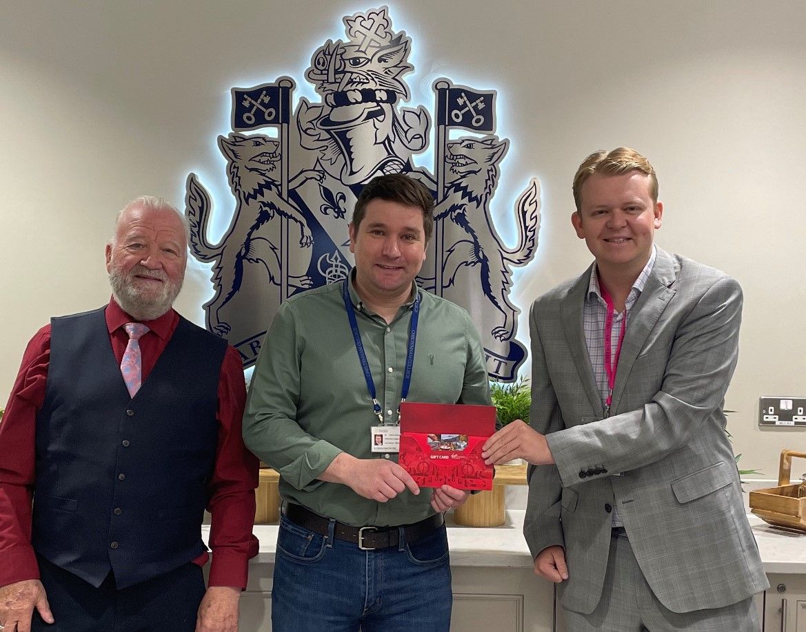 TWO_Services's tweet photo. Lovely to present our client @HolroydHowe with a £500 Virgin Experience voucher, to celebrate their entry for the #hospitalityisback campaign. Simply excellent food, from plated dinners to picnic boxes.
Congratulations Andrew Sullivan @DanielCollier84 Stuart Johnson and team. https://t.co/lvHb6kUlcq