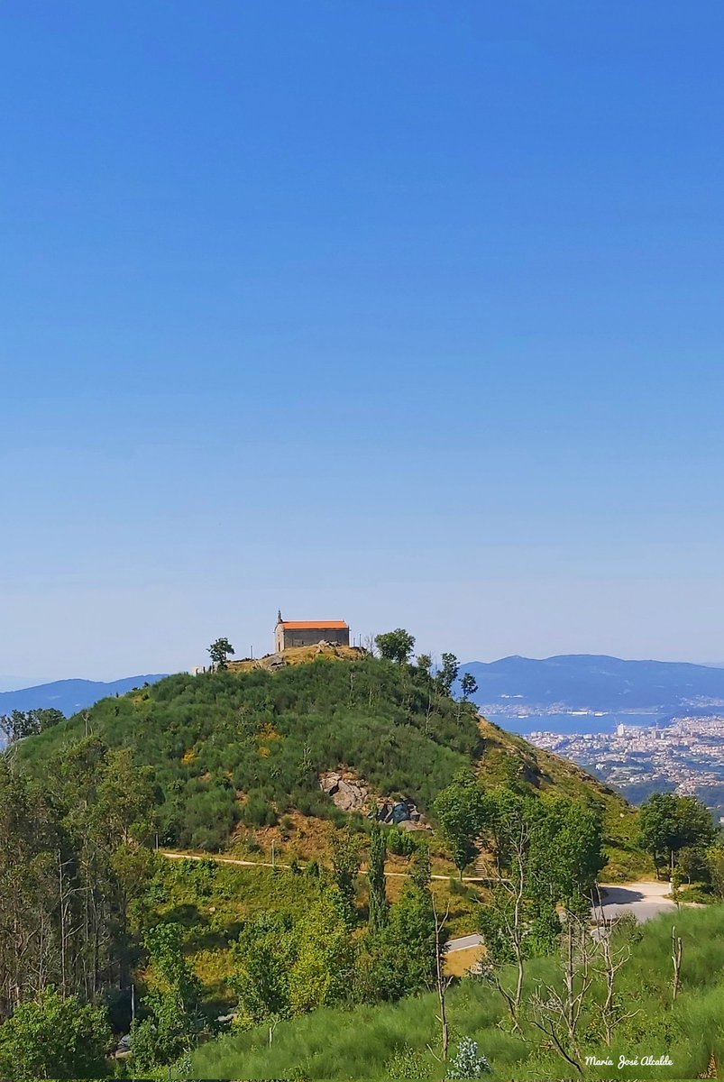 ALCALDEJOS's tweet photo. @Xabi196420 @evamazar @puestadesolvigo @MariaT1957 @caralo75 @XhevrieMamaqi @loroma61 @Talo_Urcera @Tris1310 Bos días Xabi
#OCepudo Capilla del #MonteAlba
#Vigo https://t.co/Ys9eanZsvB