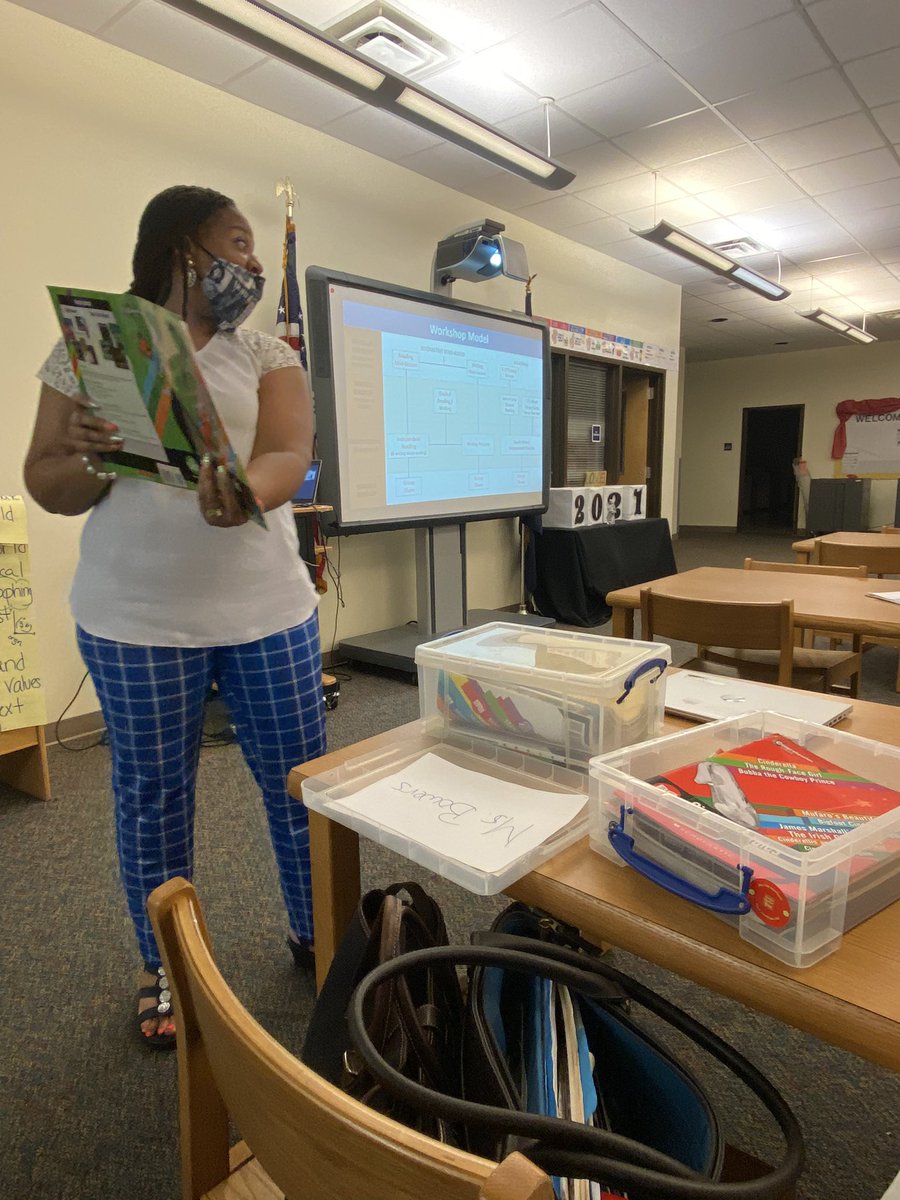 ReneeEv1446's tweet photo. It’s Lights! Camera! Impact! @GadsdenES! ⭐️”Watch” as @shaw_education, Academic Coach, is supporting our newest Ts with implementing the SCCPSS Balanced Literacy Framework in our classrooms….🏫💻✔️🤍💙#GadsdenCan #AcademicCoachesRock https://t.co/dOoZQg8Jfw