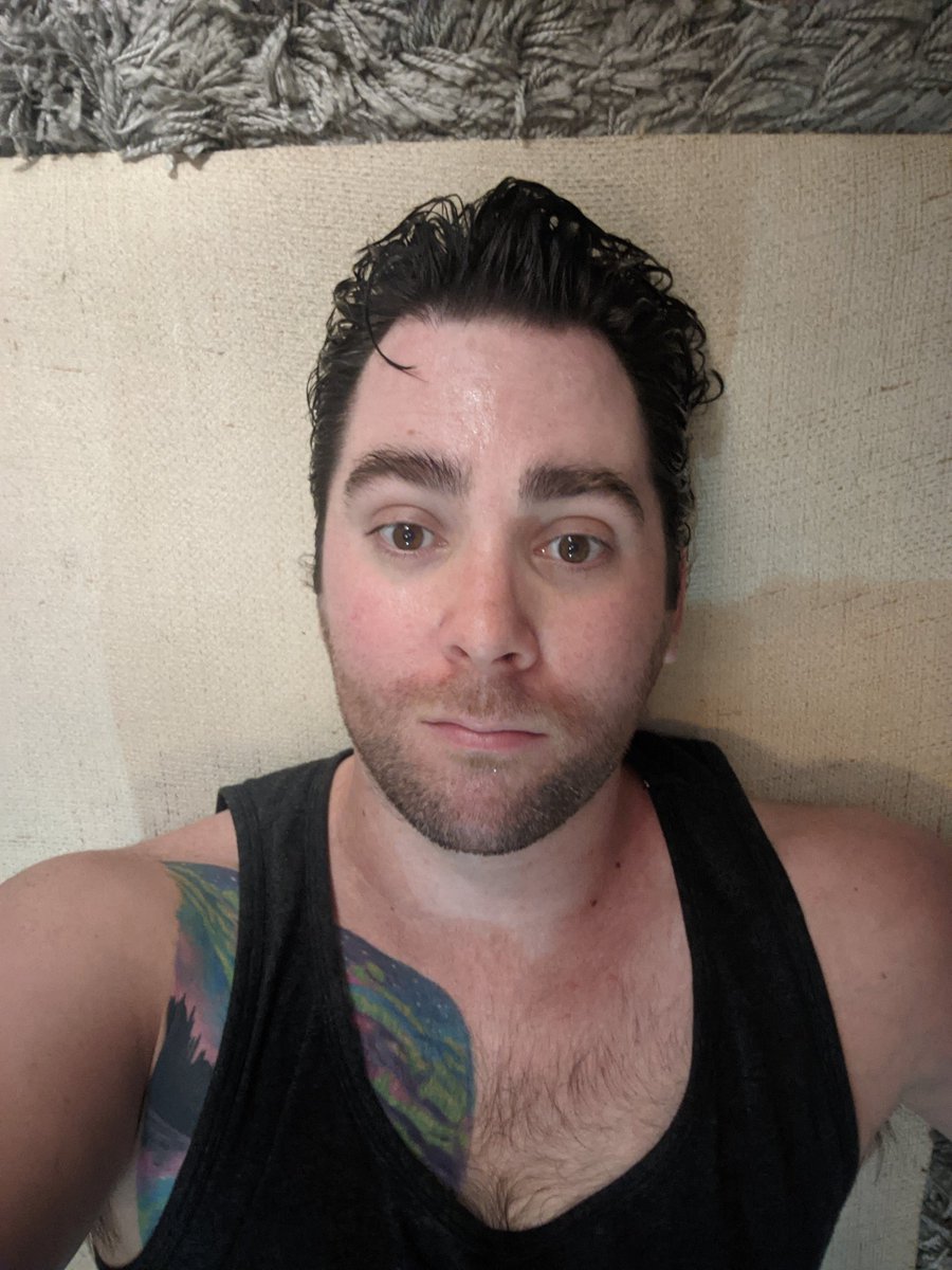 Rompvu's tweet photo. I send Steph a post workout selfie everyday. This is the first one and today's one. 2 months difference and 9kg lighter.
#imissbeer #feelsgoodthough https://t.co/aYBNsjuKuq