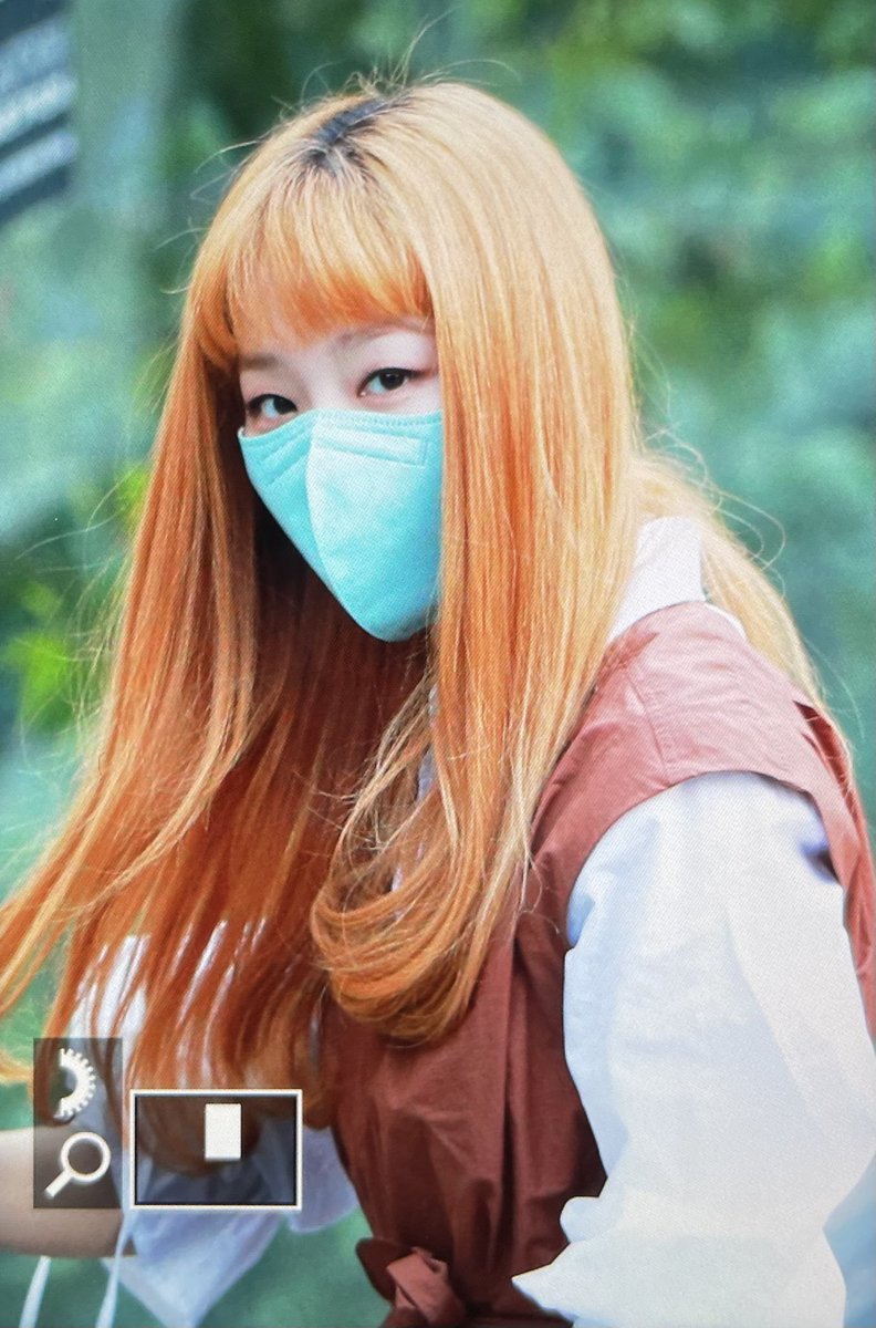 LUMINOUS_940210's tweet photo. 210810 슬기🏡 출근

#레드벨벳 #RedVelvet #SEUlGI #슬기 https://t.co/8sKP2gqOmH