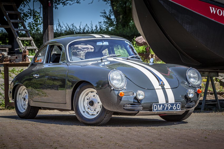Voor een #Porsche 356 in rally-uitmonstering moet je een fors bedrag neertellen. Kan het veel goedkoper, met een opgevoerde #Kever bijvoorbeeld? We zijn met een rally-Kever gaan rijden, samen met een 356. Lees onze bevindingen in Octane 53, vanaf vandaag in de winkels.