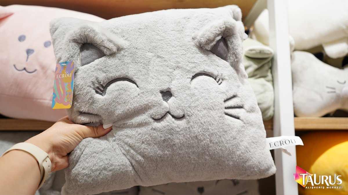 Bu yastıklar çok sevimli! Dilediğiniz renk ve şekilde pofuduk yastıklarla rahat uykular için bekleriz.
•
<a href="/ecrou/">conrad lavoie</a>.official #ecrou.official #taurusavm #taurus #avm #ankara #alışveriş #taurusalışverişmerkezi