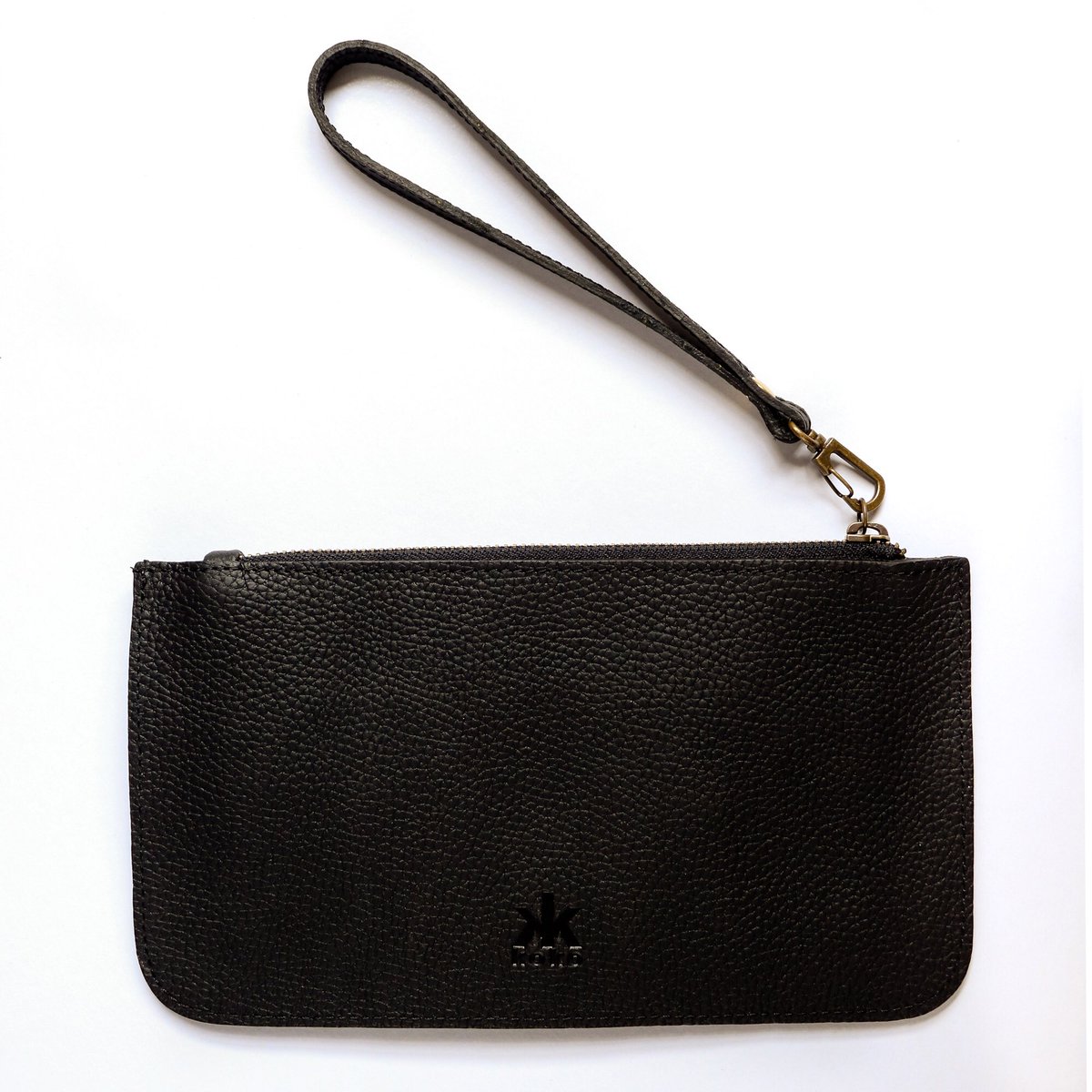 shopkoko_ke's tweet photo. Our #ShangaWristlet is handcrafted in soft pebbled leather with detailed care and love. 

#KoKobyKhakasa #LeatherWristlet #BeadedWristlet #LeatherClutch #BeadedClutch #BlackClutch #AfricanPrints #KitengeLining #Artisans #EthicalFashion #HandCrafted #Kenyan_Styled #MadeinKenya https://t.co/kiNClahG7D