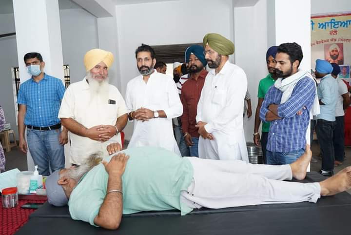 Navjotsaini09's tweet photo. ਮੈ ਤਹਿ ਦਿਲੋ ਧੰਨਵਾਦ ਕਰਦਾ ਸਮੂਹ ਸਤਾਬਗੜ ਪਿੰਡ ਵਾਸੀਆ ਦਾ ਜਿੰਨਾ ਨੇ ਪਿੰਡ ਚ ਲਗਾਏ ਖੂਨ ਦਾਨ ਕੈਂਪ ਚ ਸਮੂਲਿਅਤ ਕਰਨ ਤੇ ਯੋਗਦਾਨ ਪਾਉਣ ਦਾ ਸੁਭਾਗੀ ਮੌਕਾ ਦਿੱਤਾ। @AAPPunjab @ArvindKejriwal @JarnailSinghAAP @BhagwantMann @raghav_chadha @HarpalCheemaMLA @Sandhwan https://t.co/AfD0wev1pH