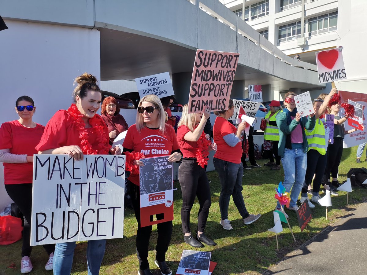 RedPR4's tweet photo. Amazing turnout of employed midwives today in Tauranga and Hamilton. #backmidwives @NZMidwifery #valuemidwives https://t.co/hnBvCdz3r1