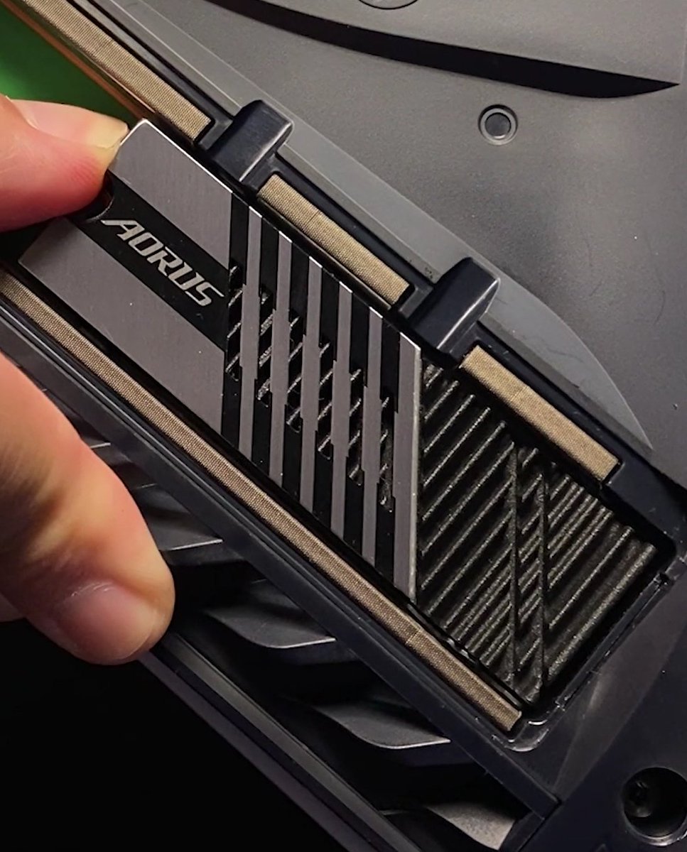 AORUS_RO tweet media