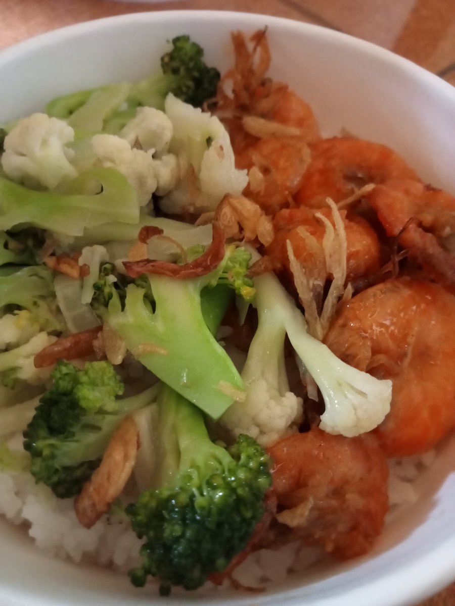 Udang asam manis brokoli😊met maksi🙂