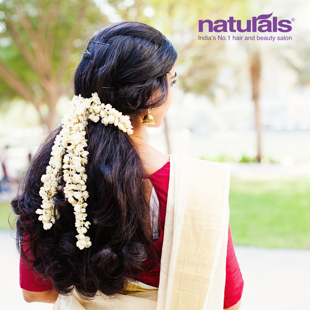 ❤️Curls and Jasmine Flowers ❤️ My Favourite Hairstyle For Weddings #hair# hairstyle#curls#mua#traditi… | Short hair styles easy, Bridal hair buns,  Wedding hairstyles
