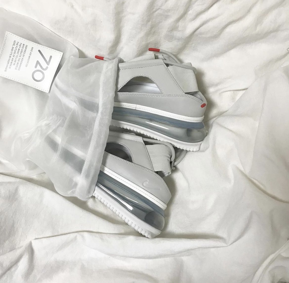 airmaxff720🔥
後ろから見た形がスーパー可愛い