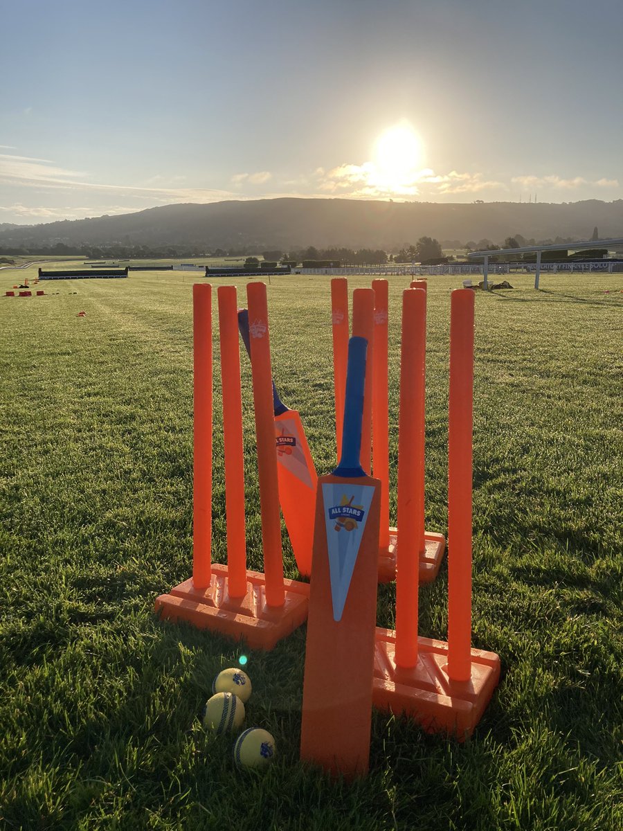 GlosCricketFdn's tweet photo. 🌟🏏BIG CRICKET CELEBRATION🏏 🌟

What a day for it @CheltenhamRaces where we look forward to welcoming 700+ children to take part in an @allstarscricket @DynamosCricket session on the home straight 🤩

Sun’s out &amp; lots of fun to be had☀️@CariDaviesTV @itvwestcountry @BBCBristol https://t.co/x9CGYEUwpZ