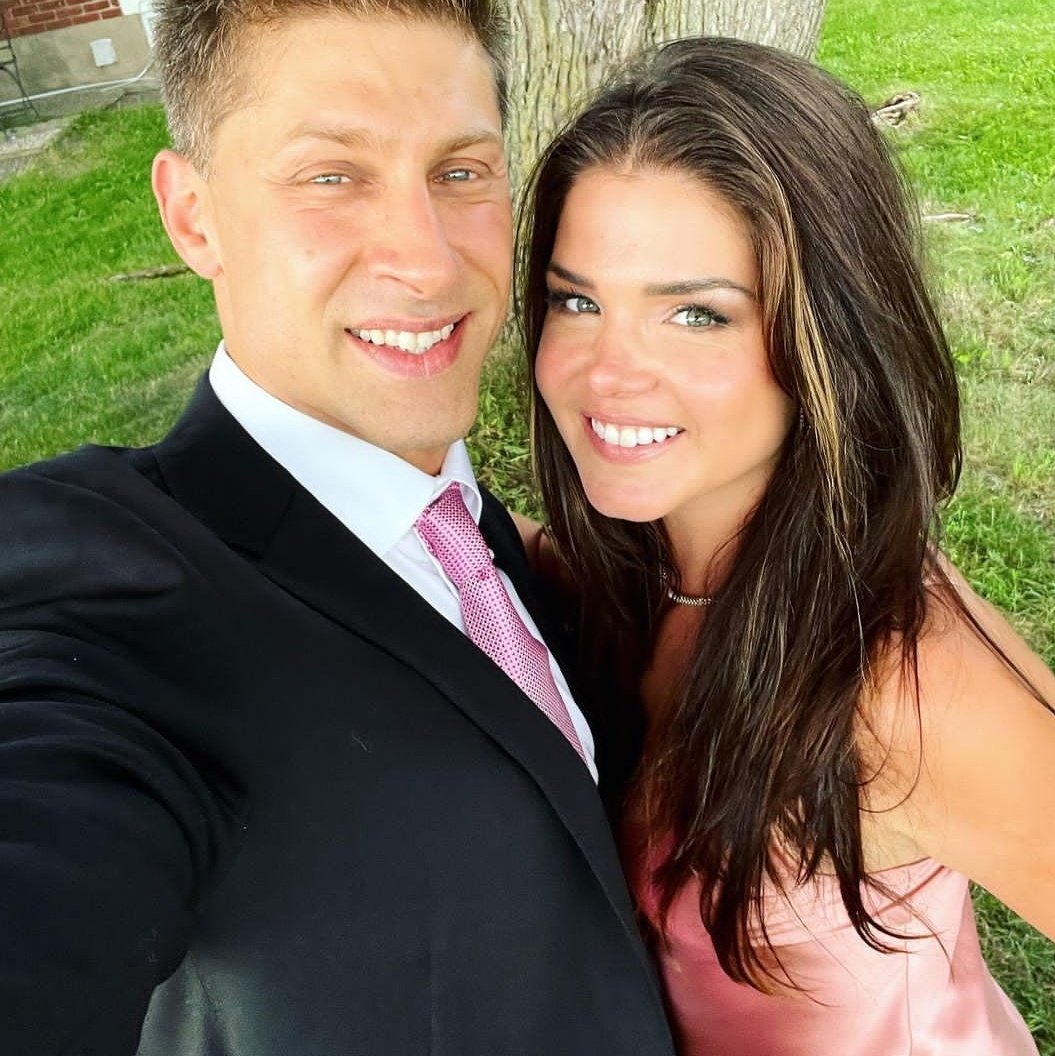 Avgernews's tweet photo. Marie and Alain having fun at a friends' wedding 👰💒🤵 https://t.co/LnrSBjyQEM
