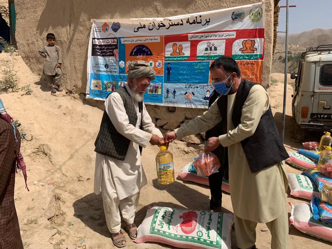 ccnpp_afg's tweet photo. برنامۀ #دسترخوان_ملی
۱۹/اسد/۱۴۰۰- برای ۱۹۷ خانوادۀ مستحق ازطریق شورای انکشافی #نذیر_آباد مربوط #فیض_آباد مرکز ولایت #بدخشان بسته‌ های کمکی توزیع شد.
..................................................................
بخش معلومات
شماره تماس: ۰۷۰۵۵۵۲۷۲۷
بخش شکایت
شماره تماس: ۳۳۳۰ https://t.co/DmqatiPKqG