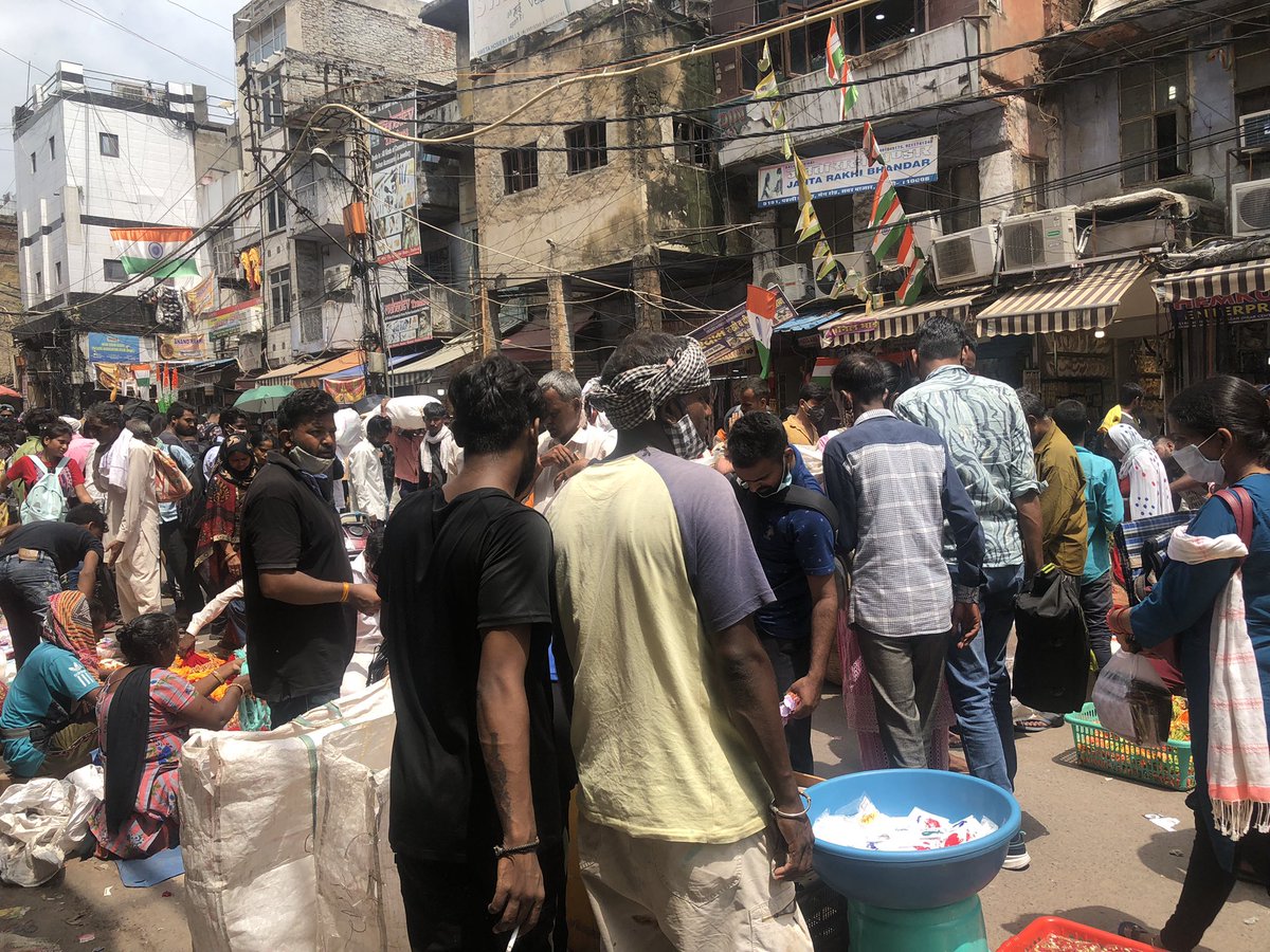 Sanjaykg5's tweet photo. Hawkers at the centre, right, left and everywhere… Authorities supporting them… Pandemic Covid 19, who is to be held responsible… Local police station, state government, central government, MCD but sufferers are the # taxpayers…@ZeeNews@ANI @narendramodi @PMO @PIBHomeAffairs https://t.co/kQEYXAyXGM