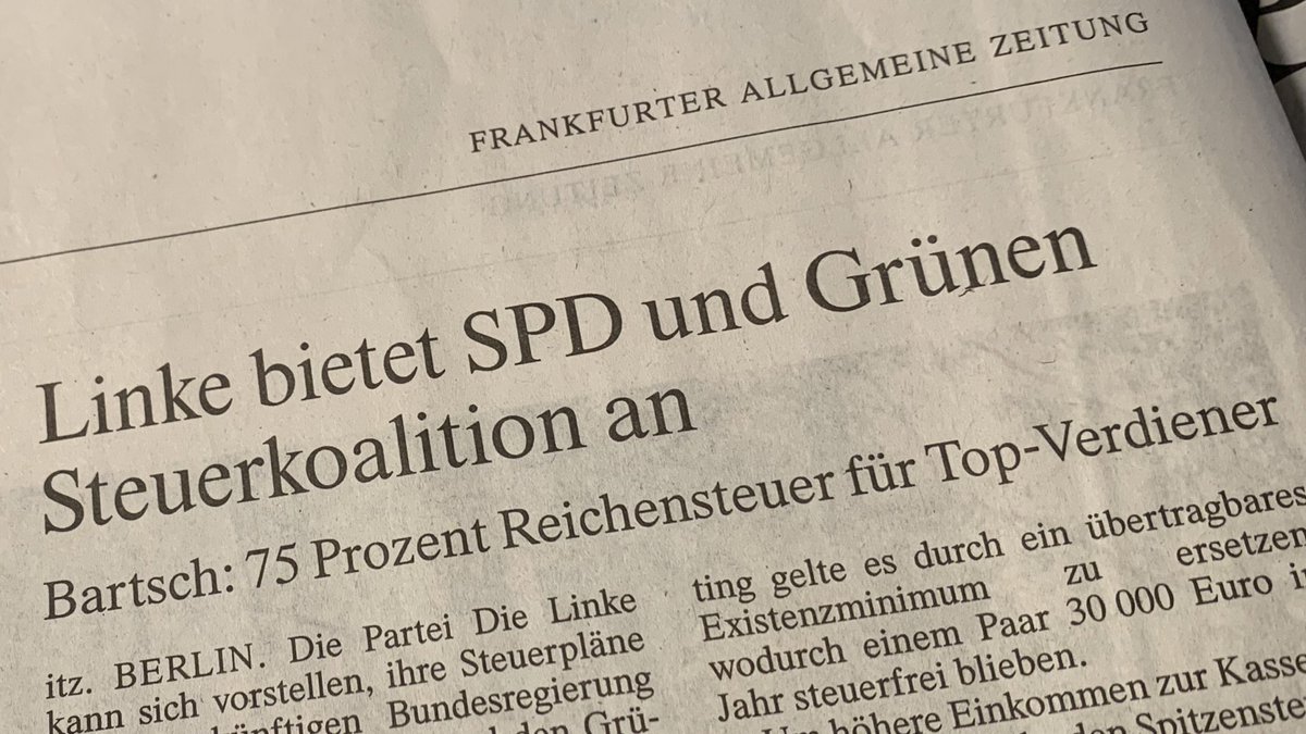 Sinnvoll. „Die Partei Die #Linke kann sich vorstellen, ihre Steuerpläne in einer künftigen #Bundesregierung zusammen mit der #SPD und den #Grüne|n durchzusetzen“, berichtet <a href="/FAZ_Wirtschaft/">FAZ Wirtschaft</a> über Vorstellung des Steuerkonzepts der Partei durch <a href="/DietmarBartsch/">Dietmar Bartsch</a>. #reichensteuer