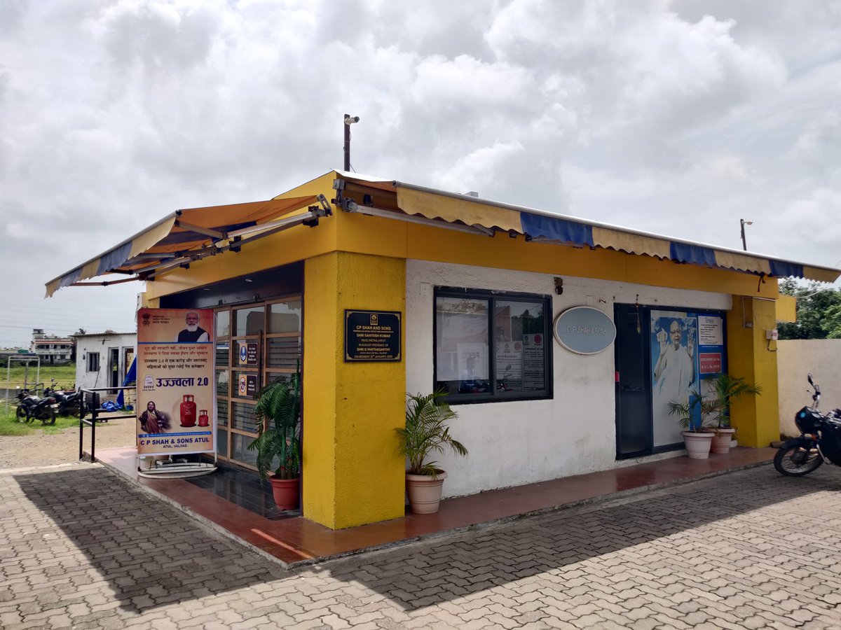 BPCLRETAILSURAT's tweet photo. Ready for the launch and live streaming at M/s. C P Shah &amp; Sons Atul, District Valsad Surat Territory, Gujarat State

#PMUjjwala2 

@BPCLimited @BPCLRetail @singharunbpcl @ravips25 https://t.co/mAoPhxc2OB