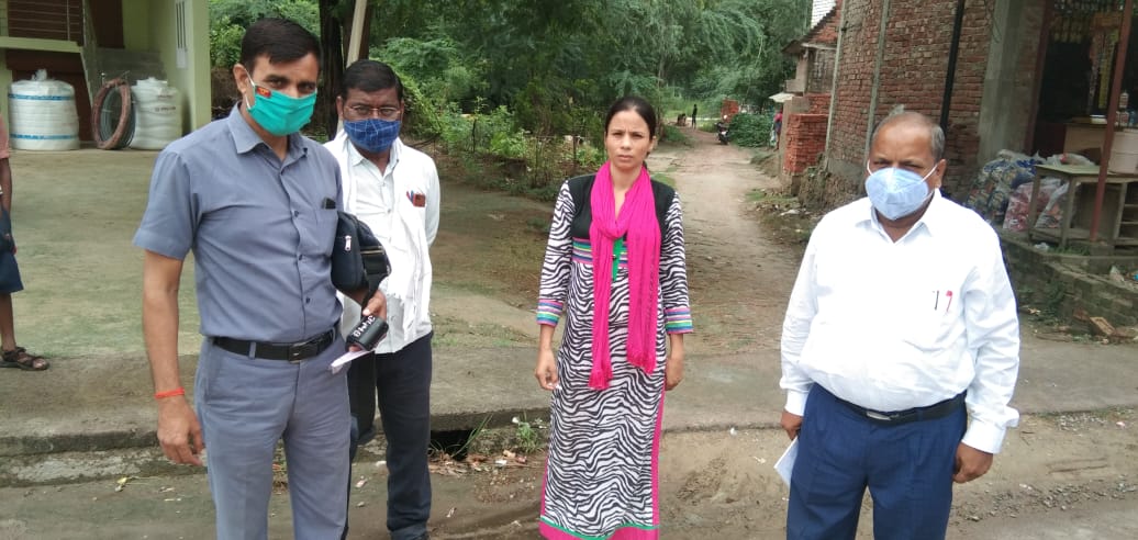 armrbl1's tweet photo. आज दिनांक 10.08.21 को एक महिला यात्री जो गंगागंज से पीजीआई जा रही थी। महिला का सामान गंगागंज में छूट गया था जिसको यातायात अधीक्षक रायबरेली डिपो श्री बालराज सिंह एवं श्री बी के श्रीवास्तव ए टी आई द्वारा प्राप्त कराकर महिला को गंतव्य स्थान तक भिजवाया गया। https://t.co/lMSJiXmpDH