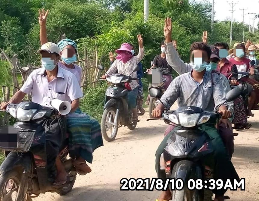 Educators and residents in #Magwe Region’s Myaing Township drove their motorbikes in a convoy to show their opposition to the military caretaker government on Tuesday morning. (Photo: BEGSC-Myaing) 

#WhatsHappeningInMyanmar