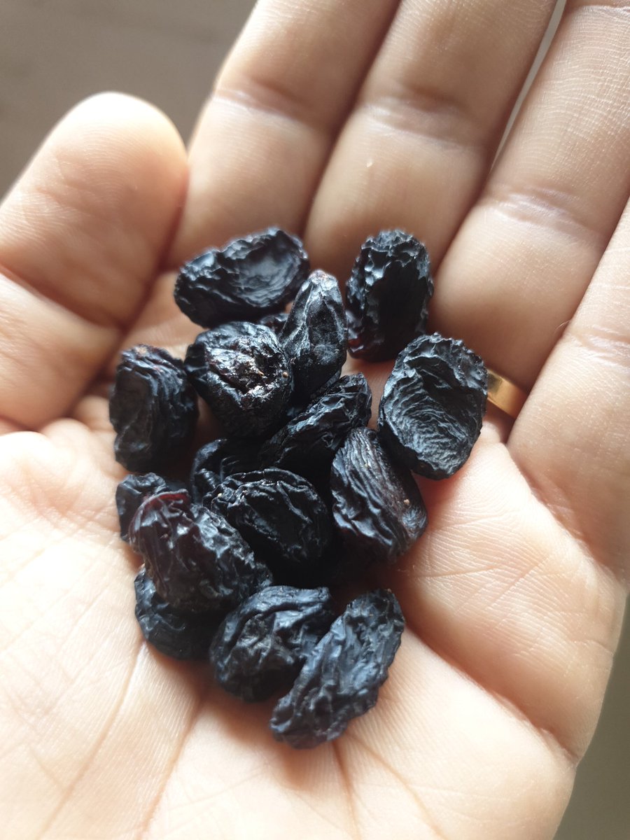 ujjwalabaxi's tweet photo. #clienttales
Client - which rice, quinoa, raisins to buy?
Me - prefer darker versions of each!
Client - reason being?
Me - Dark colour foods = denser nutrition, greater antioxidants and higher fibre content
Client - that's amazing! How about brown bread?
Me - Avoid as much :) https://t.co/9at3DiRZQ5