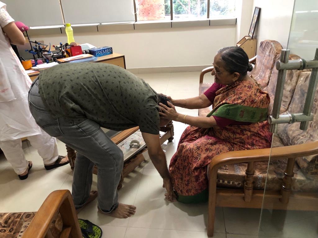 rohithbhat's tweet photo. Today, @Robosoft signed a definitive agreement with Technopro Holdings of Japan for sale of 100% stake in the company I founded. The journey started with blessing from my mother and felt it fitting to end with one 🙏. More at: https://t.co/I47QgDBnhW https://t.co/Sj5nPqTDOv
