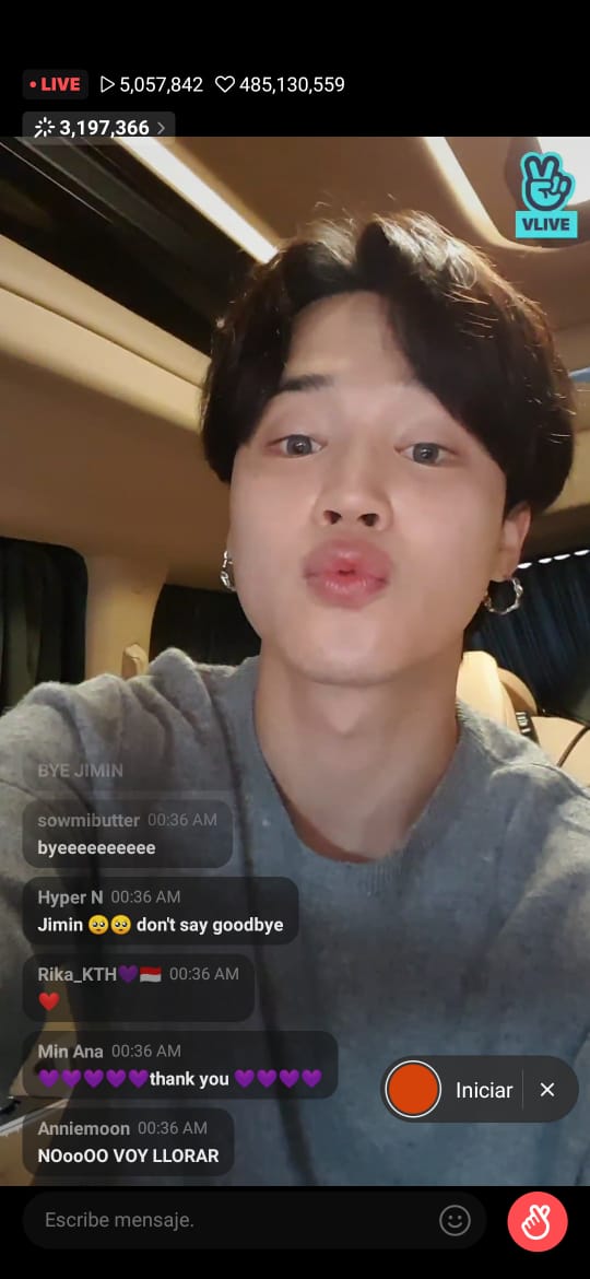 FOREVER_OT713's tweet photo. Por dios jiminie es tan hermoso.
Nunca lo voy a superar 😭
Muchas army le preguntaron que si estaba cansado por qué se veía cansado y el dijo que lo que era por los lentes de contacto y agradeció por qué se preocuparon por el 
#BTS #BTSARMY https://t.co/Z3AEehZ7Cd